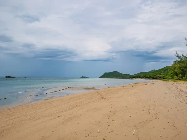 Tropisch Idyllisch Ozeanblauer Himmel Und Schöner Strand Der Urlaubszeit Urlaub — Stockfoto