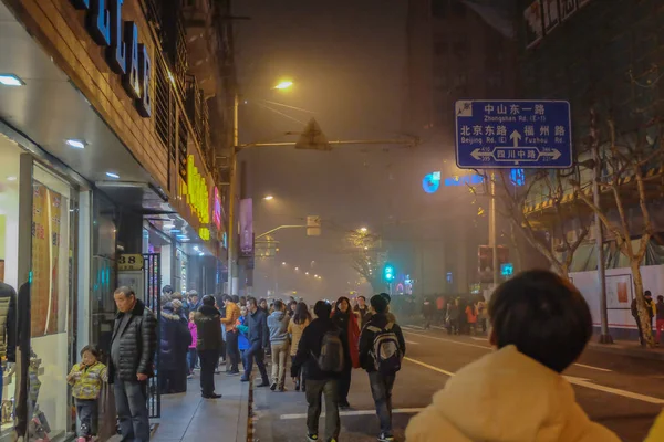 Xangai China Janeiro 2015 Pessoas Chinesas Não Identificadas Caminhando Para — Fotografia de Stock