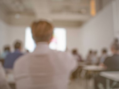 Soyut bulanık fotoğraf ile katılan arka plan, eğitim kavramı konferans salonu veya seminer odası