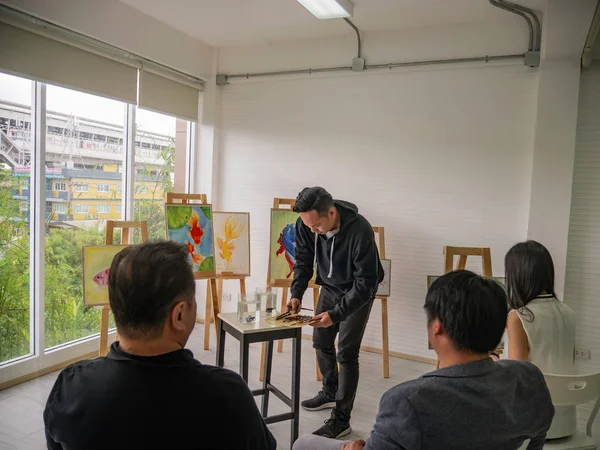Pohledný Mladý Asijské Muž Nebo Vodní Barva Umělec Učit Jak — Stock fotografie