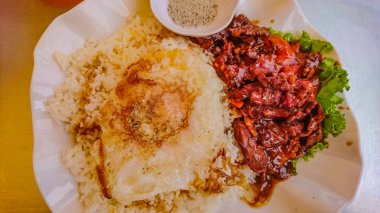 Kamboçya pirinç kızarmış yumurta ile lok lak Sığır Üst görünümü, Yerel gıda