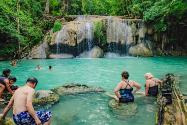 21 Kanchanaburi'deki/Tayland-Kasım 2016: derin orman şelale erawan Milli Parkı kanchanaburi, Tayland doğa seyahat turizm ile