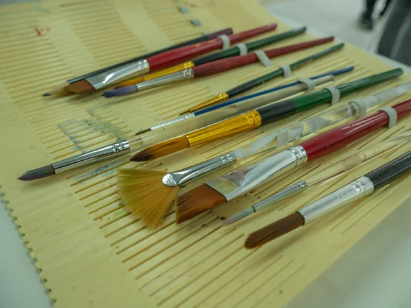 ペイントブラシと鉛筆のセット — ストック写真