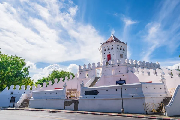 Bangkok / Tayland-30 Mayıs 2020: Phra Sumen kalesi eski Bangkok kalesidir. Phra Sumen Kalesi Rattanakosin 'in orijinal kalelerinin en kuzeyindedir.,