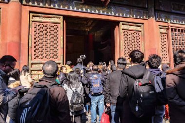 Pekin / Çin - 25 Şubat 2017: Çin 'in Başkenti Pekin' deki Yasak Saray 'a yabancı Çinli veya turistler geldi.