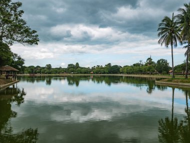 Sukhothai 'deki Büyük Göl Tarihi Parkı, Tayland Seyahati