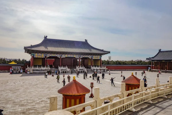 Beijing Kina Februari 2017 Obekanta Kineser Eller Turistin Walking Temple — Stockfoto