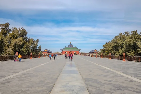 中国北京 2017年2月28日 不认识的中国人或游客在中国北京的天坛或天坛漫步 — 图库照片
