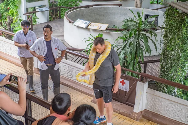 Bangkok Thajsko Října 2017 Snake Show Thajsku Snake Farm Bangkok — Stock fotografie