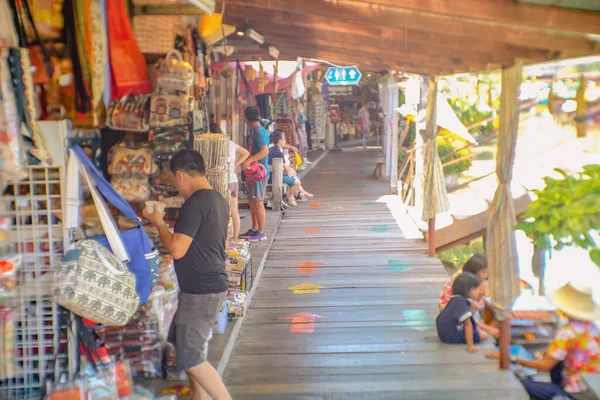 Chonburi Thailand Juni 2017 Unknowted Thai Walking Pattaya Floating Market – stockfoto