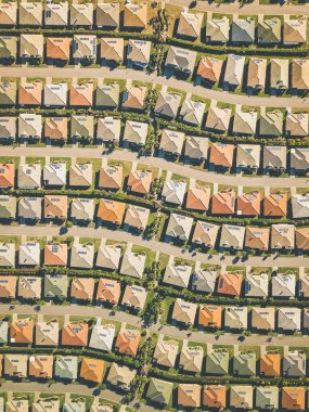 Dalgalı banliyösünde. Carlyle 'ın simetrik şekilli sokakları ve evleri 