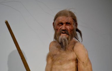Bolzano, İtalya, Temmuz 2018 - retrospektif Ötzi Anne, İtalya'da bulunan bir 5300 yıl önce yaşayan bir adam çıktım.