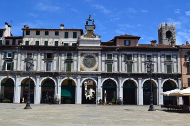 Brescia, İtalya, Temmuz 2018 - astronomik saati piazza della loggia şehir merkezi, Brescia