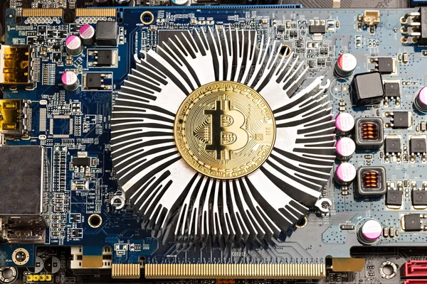 Bitcoin Moneda Oro Tarjeta Gráfica Chip Placa Base Minería Digital — Foto de Stock