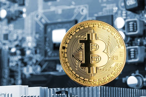 Bitcoin Moneda Oro Tarjeta Gráfica Chip Placa Base Minería Digital — Foto de Stock