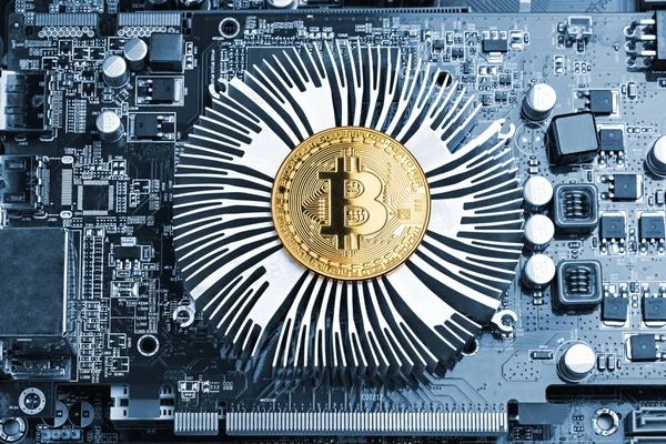 Bitcoin Moneda Oro Tarjeta Gráfica Chip Placa Base Minería Digital — Foto de Stock