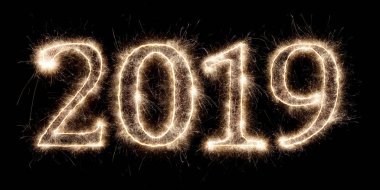 siyah arka plan üzerine izole parlak maytap piroteknik havai fişek numarası 2019 mutlu yeni yıl sylvester kavramı