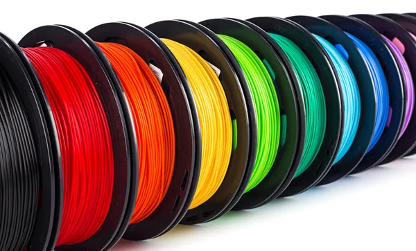 Colorato luminoso ampio panorama fila di bobina filamento stampante 3d — Foto Stock