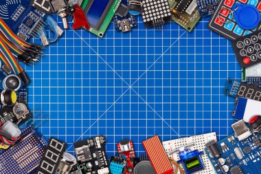 mikrodenetleyici panosu ekran s kopya alanı ile çerçeve kolaj