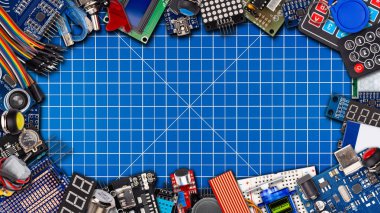 mikrodenetleyici panosu ekran s kopya alanı ile çerçeve kolaj
