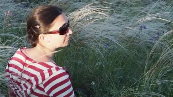 The girl with a long braid in sunglasses. — Stock Video