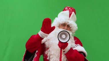 Babası Frost megafon konuşuyor. Yeni yıl karakter yüksek sesle bir hailer bildirir, aynı anda kafasını sallıyor ve bir el dalgalar.