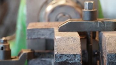 Bir ayrıntı üretim süreci. Üretim, makine yapım kurumsal çalışma süreci. Ön doğru olduğunu ve belirsiz döndü.