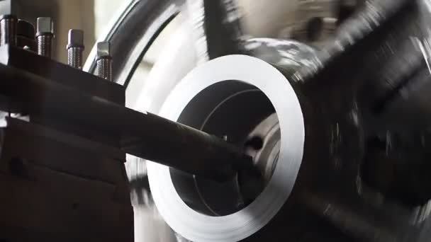 Maskinen Bearbetar Detalj Produktionen Vid Maskinbyggnad Enterprise Arbetsprocessen Metall Arbets — Stockvideo