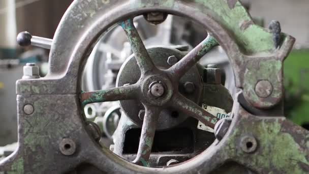 Bearbeitet Die Maschine Ein Detail Art Des Rotierenden Rades Durch — Stockvideo