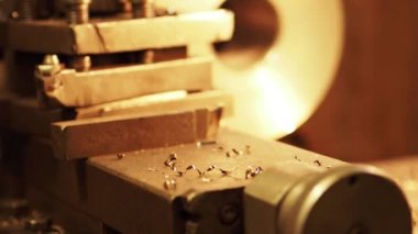 Vasıl belgili tanımlık makine mühendislik tesisi işlemi çalışma. Üstünde belgili tanýmlýk makine detayı öğütülür. İşte sigaran. Sol taraftaki görüntülemek değil kapatmak için.