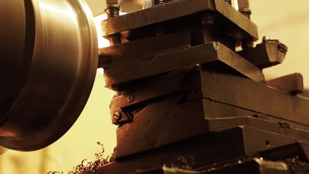 エンジニア リング工場で機械で加工します メタル ディテールの機械生産 底面図 — ストック動画