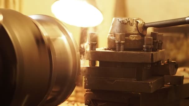 Vasıl Belgili Tanımlık Makine Mühendislik Tesisi Işlemi Çalışma Metal Domuz — Stok video