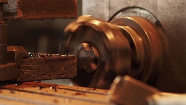 Metal Strazhka Torna Uçar Büyük Üretim Üzerinde Işlem Mühendislik Bitki — Stok video