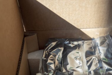 Paketlenmiş sabit diskler karton kutuda