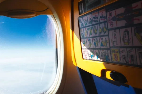 Zicht Het Open Raam Achterkant Van Passagiersstoel Een Vliegtuig Lucht — Stockfoto