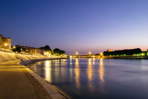Arles, Fransa. 8 Temmuz 2018. Bir yıldızlı gece Nehri Arles