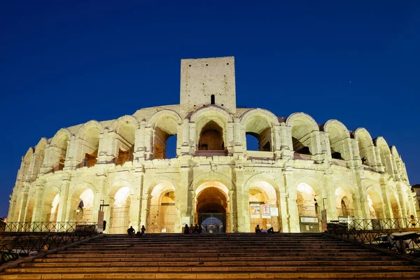 Anfiteatro de Arles à noite — Fotografia de Stock