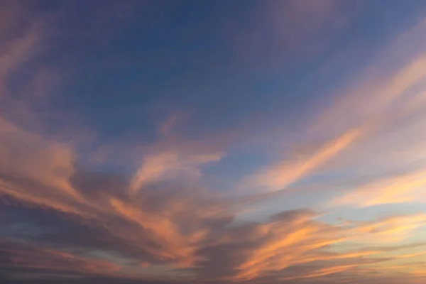 Bulut. Gökyüzü. Rusya. Günbatımı.