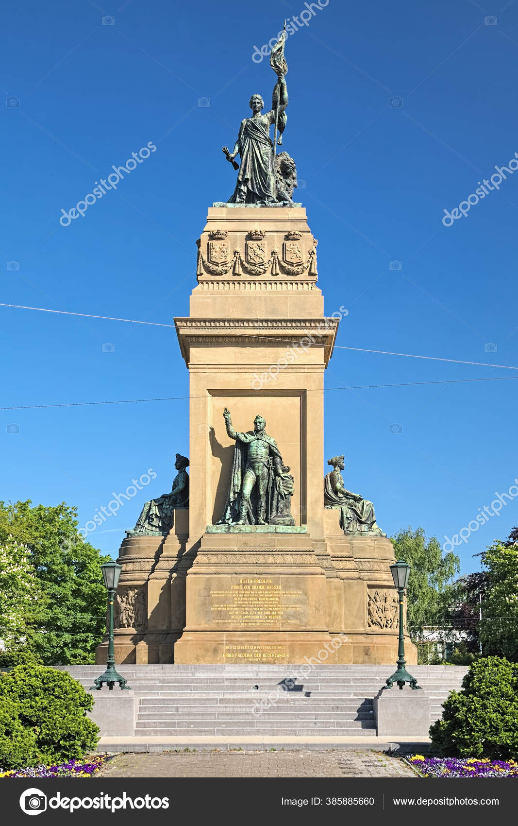 Das Haag Niederlande Mai 2015 Nationales Unabhangigkeitsdenkmal Auf Dem Platz Redaktionelles Stockfoto C Markovskiy 385885660