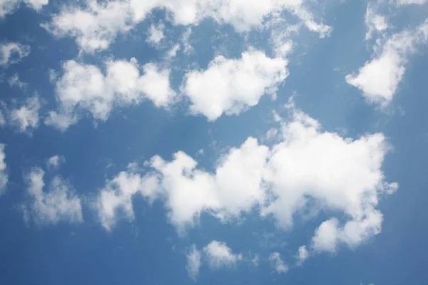 Frühlingswolken Sind Leicht Fliegen Und Haben Spaß Endlosen Himmel — Stockfoto