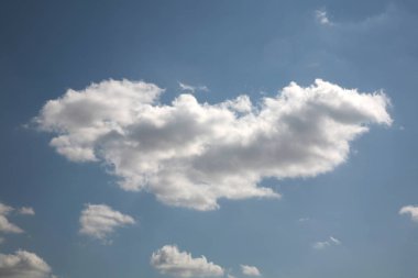 Güzel gökyüzü ışık için koyu mavi bu sesleri yalnız bulut mükemmellik kendisi olduğunu