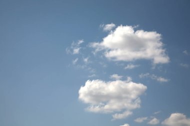 Böyle güzel bulutlar gökyüzünde kalp Joy geliyor