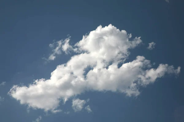 Podziwia Świeżość Piękny Chmura Niebieski Niebo Wieje Wiatr Wszystkich Stron — Zdjęcie stockowe