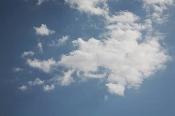 Das Leiden Getrockneter Wolken Macht Sich Besonders Heißen Nachmittag Bemerkbar — Stockfoto