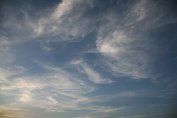 Beautiful Sky Summer Day Clouds Hovering Horizon Wind Much Mixes — Stock Photo, Image