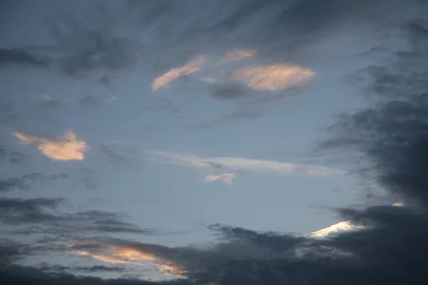 Sun Rays Illuminate Sky Clouds See Background Sky Natural Color — Stock Photo, Image