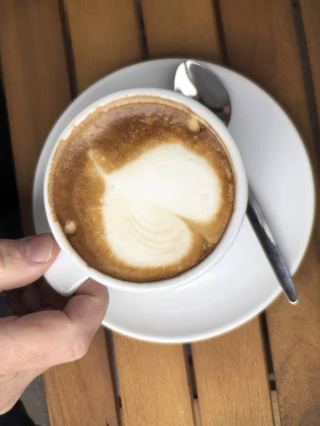 Tampilan Atas Cappuccino Dengan Busa Berbentuk Hati — Stok Foto