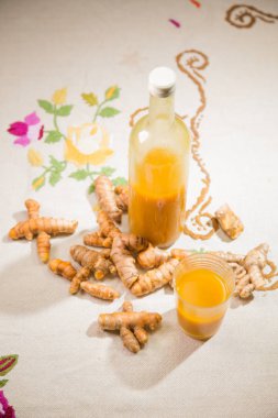 Tablo c geleneksel Endonezya Jamu içki ve dünya tumeric