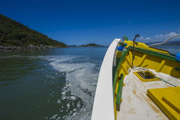 Viajando Barco Pela Costa Cidade Dia Ensolarado Praia Pantano Sul — Fotografia de Stock