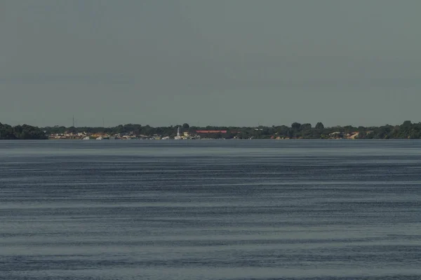 Traversant Rio Negro Bateau Forêt Amazonienne Journée Ensoleillée Avec Nuages — Photo